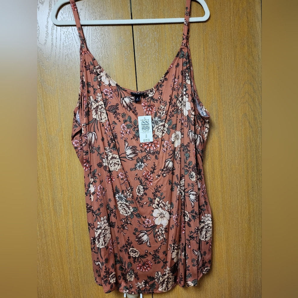 Torrid Ava Stretch Challis Cami in Red Floral NWT Size 4
